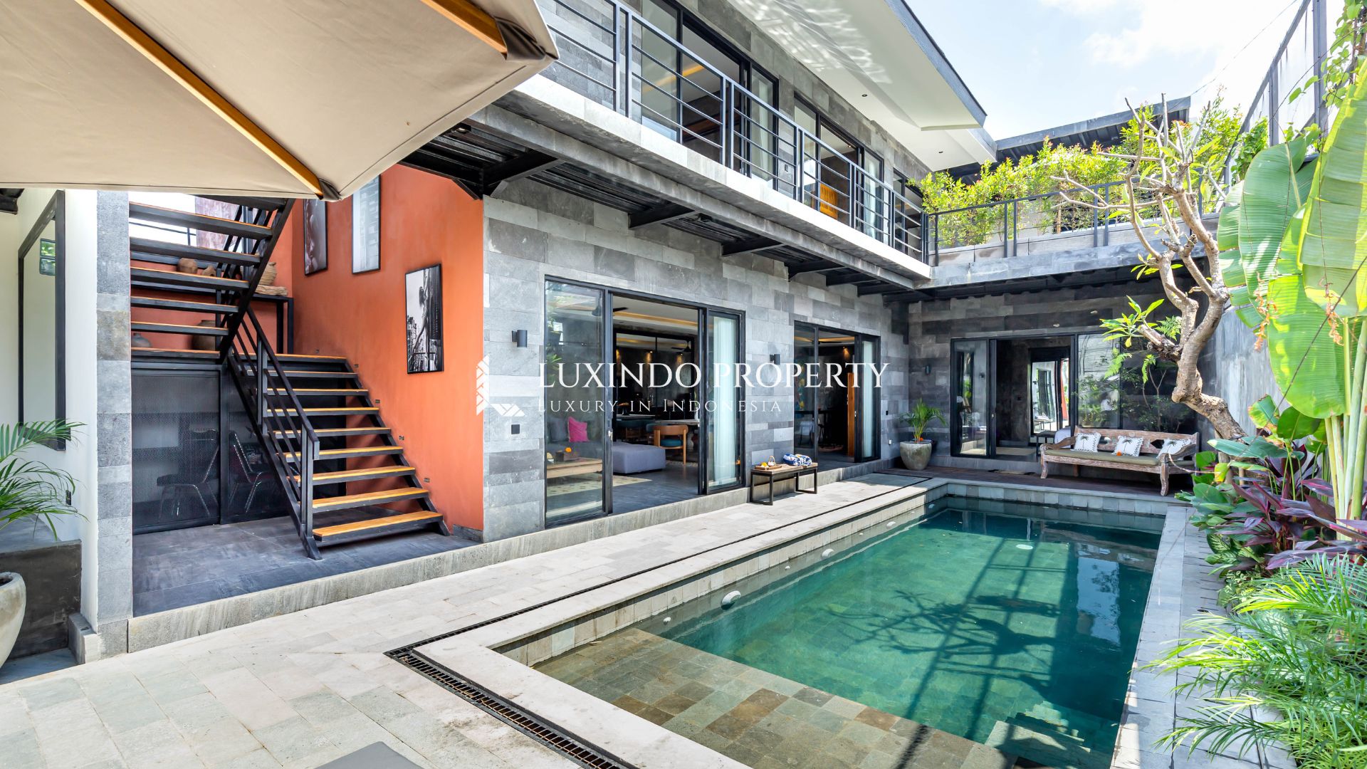 BERAWA - STYLISH 5-BEDROOM INDUSTRIAL-TROPICAL VILLA FOR RENT (RV445)